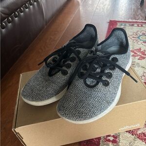 Women’s Allbirds size 8 Tree Runners in Blizzard/Natural Black